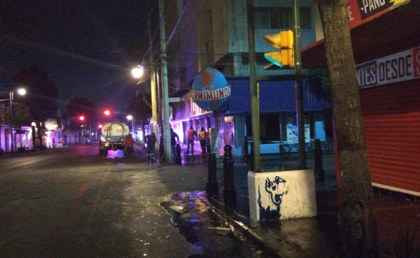Lavado de Av. José María Morelos y Pavón (6) Intensifican autoridades de Toluca limpieza nocturna del primer cuadro
