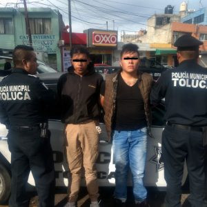 Detiene Policía de Toluca a dos sujetos por robo a transporte público