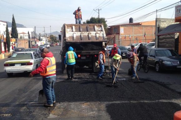 Intensifica Toluca rehabilitación de calles a través del bacheo
