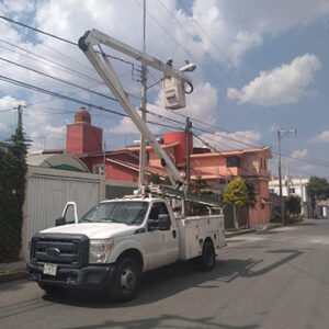 En Toluca, permanente el trabajo de mantenimiento de la red de alumbrado público
