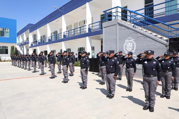 Se gradúan cadetes de la Academia Municipal de Policía de Toluca