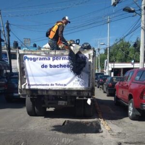 Atiende Programa Emergente de Bacheo en Toluca, mantenimiento permanente de vialidades