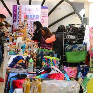 Inicia con éxito en Toluca Expo Emprendedoras Día del Padre