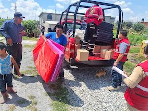 PC y Bomberos de Toluca entrega apoyos a familias afectadas en La Constitución Totoltepec