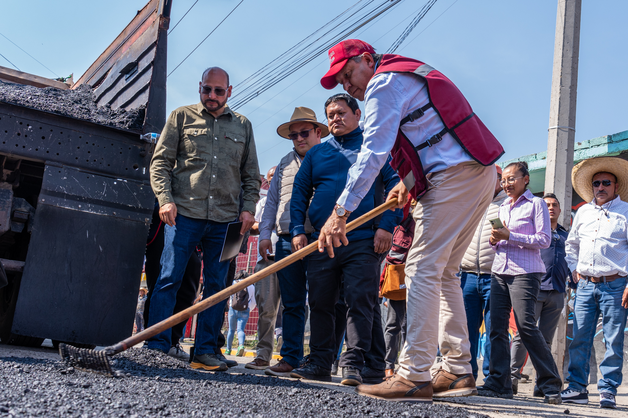 Lleva Ricardo Moreno bacheo intenso a zona norte con programa Toluca se pone guapa