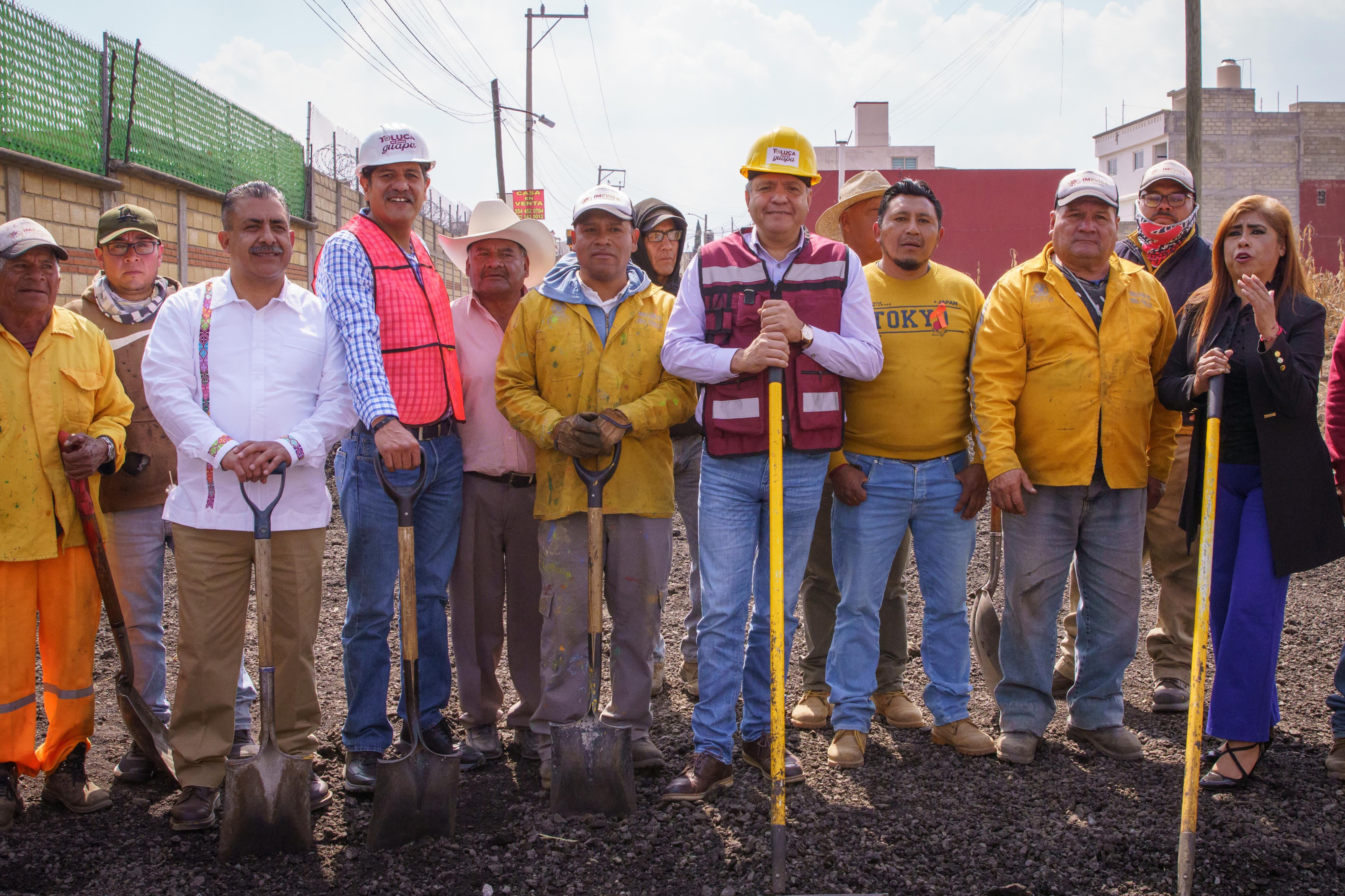 Supervisa Ricardo Moreno rehabilitación de calles en Toluca