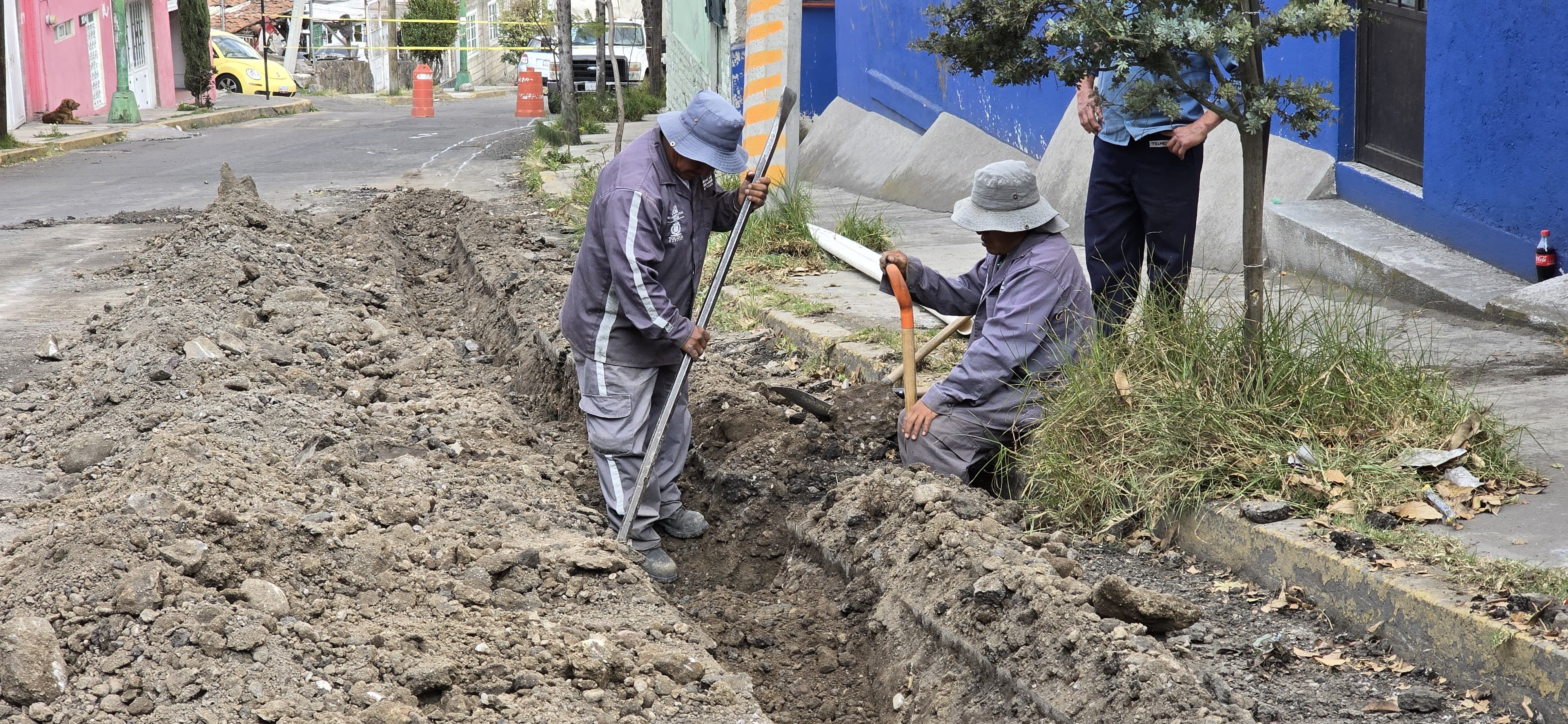 Repara gobierno municipal líneas de conducción de agua potable y repone materiales antiguos