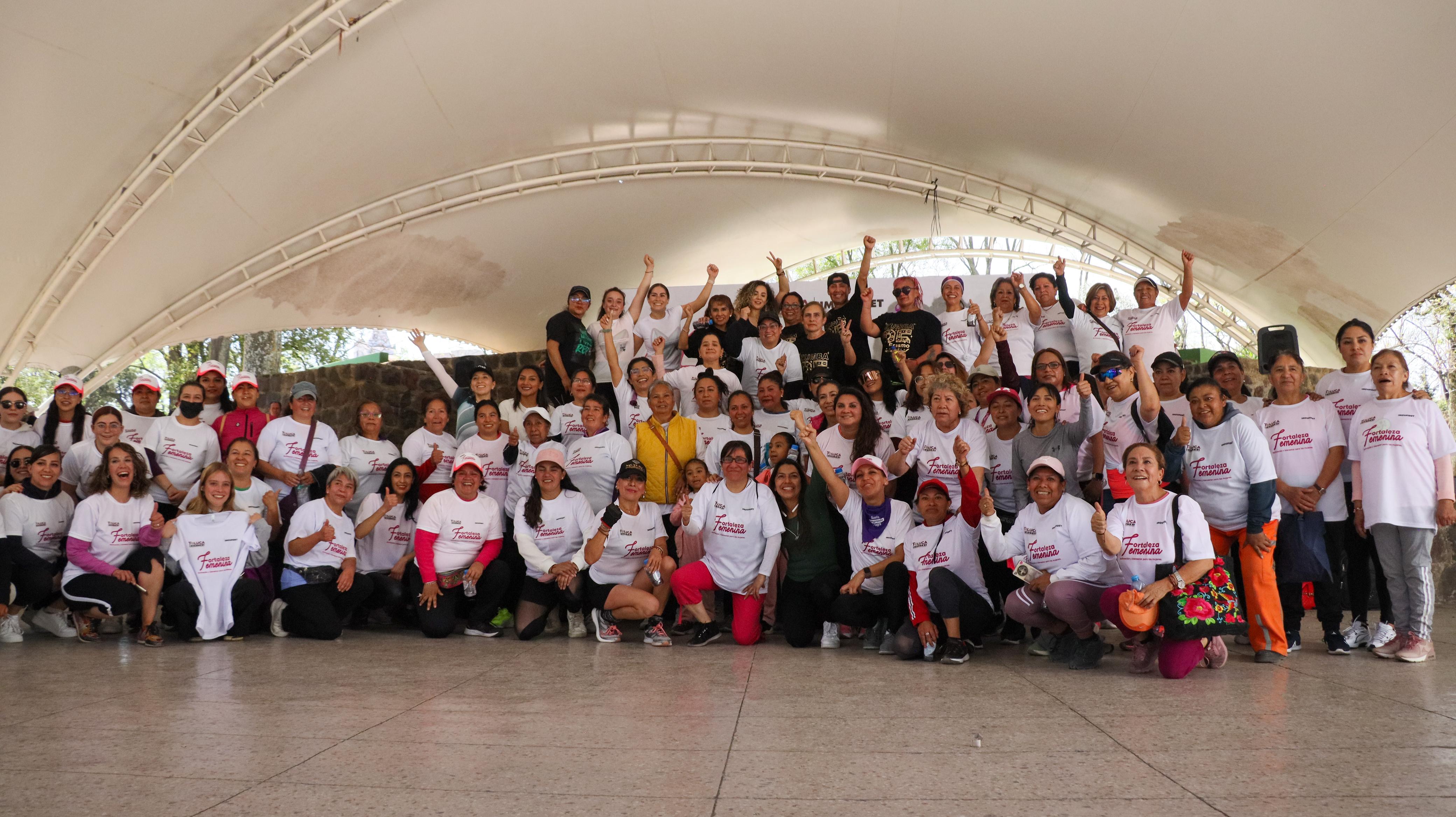 Participan decenas de toluqueñas en la jornada de activación física y bienestar Fortaleza Femenina