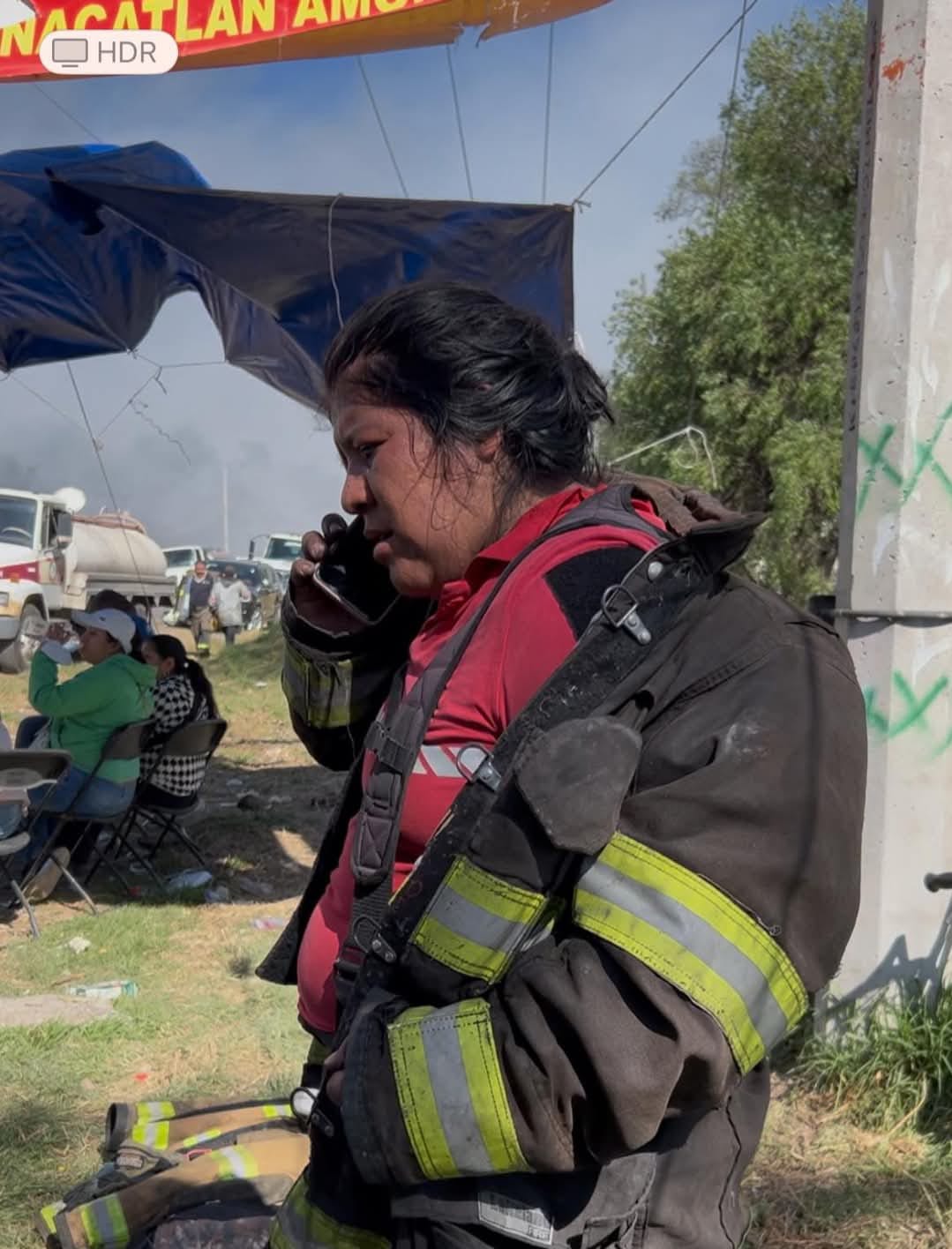 Bomberos de Toluca combaten sin descanso incendio en Xonacatlán