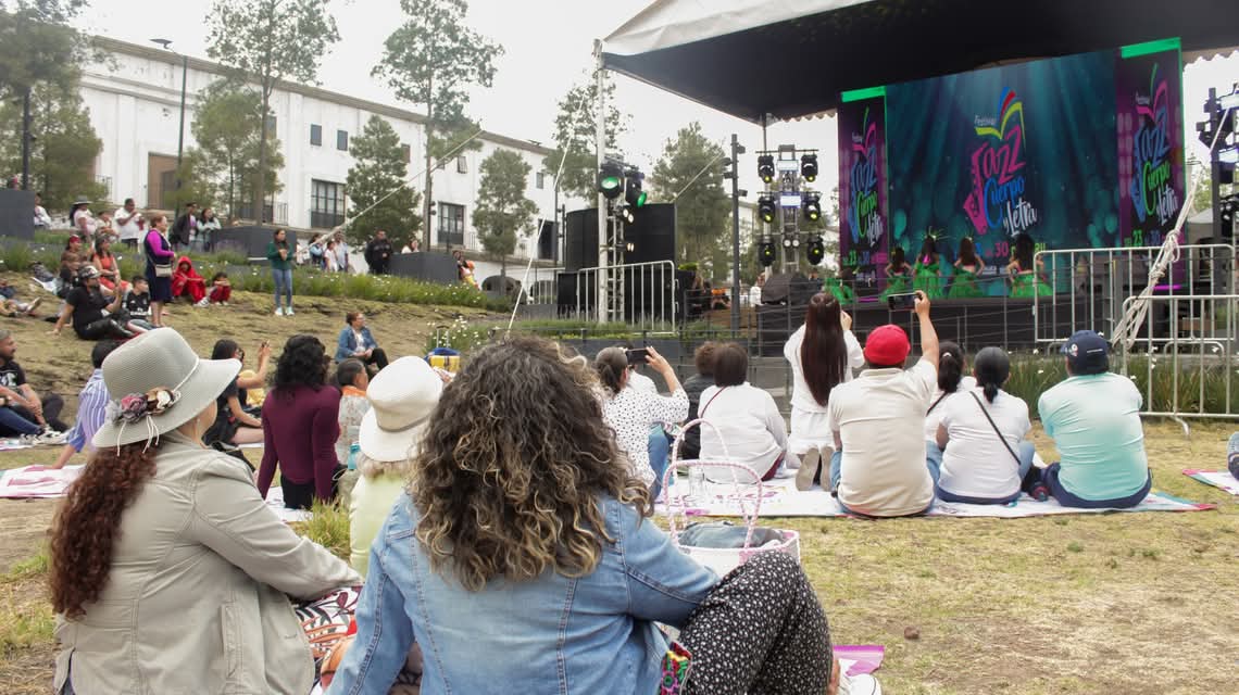 Disfrutan cientos de familias del Festival de Jazz, Cuerpo y letra