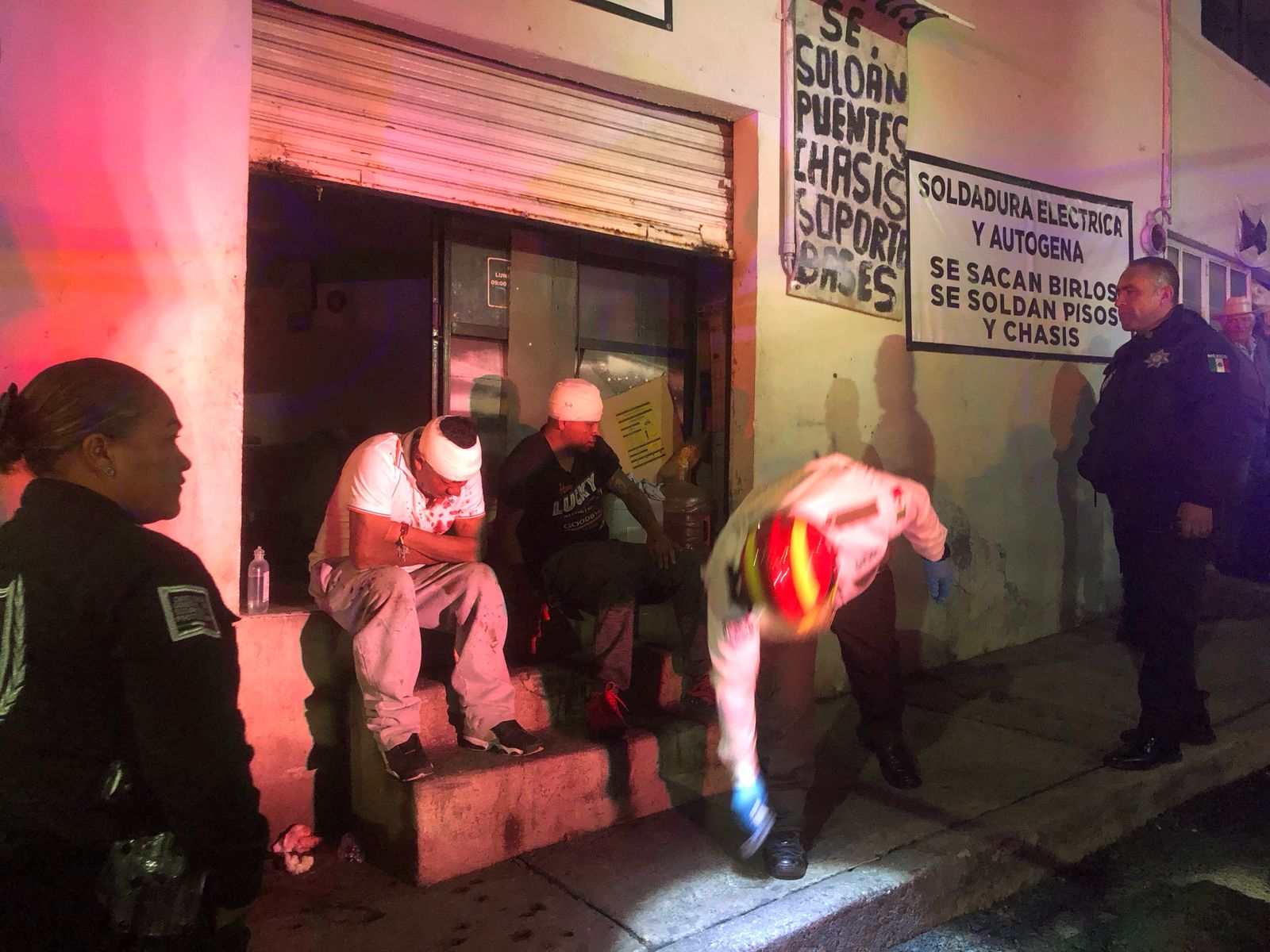 Detiene policía de Toluca a dos sujetos por daños y lesiones