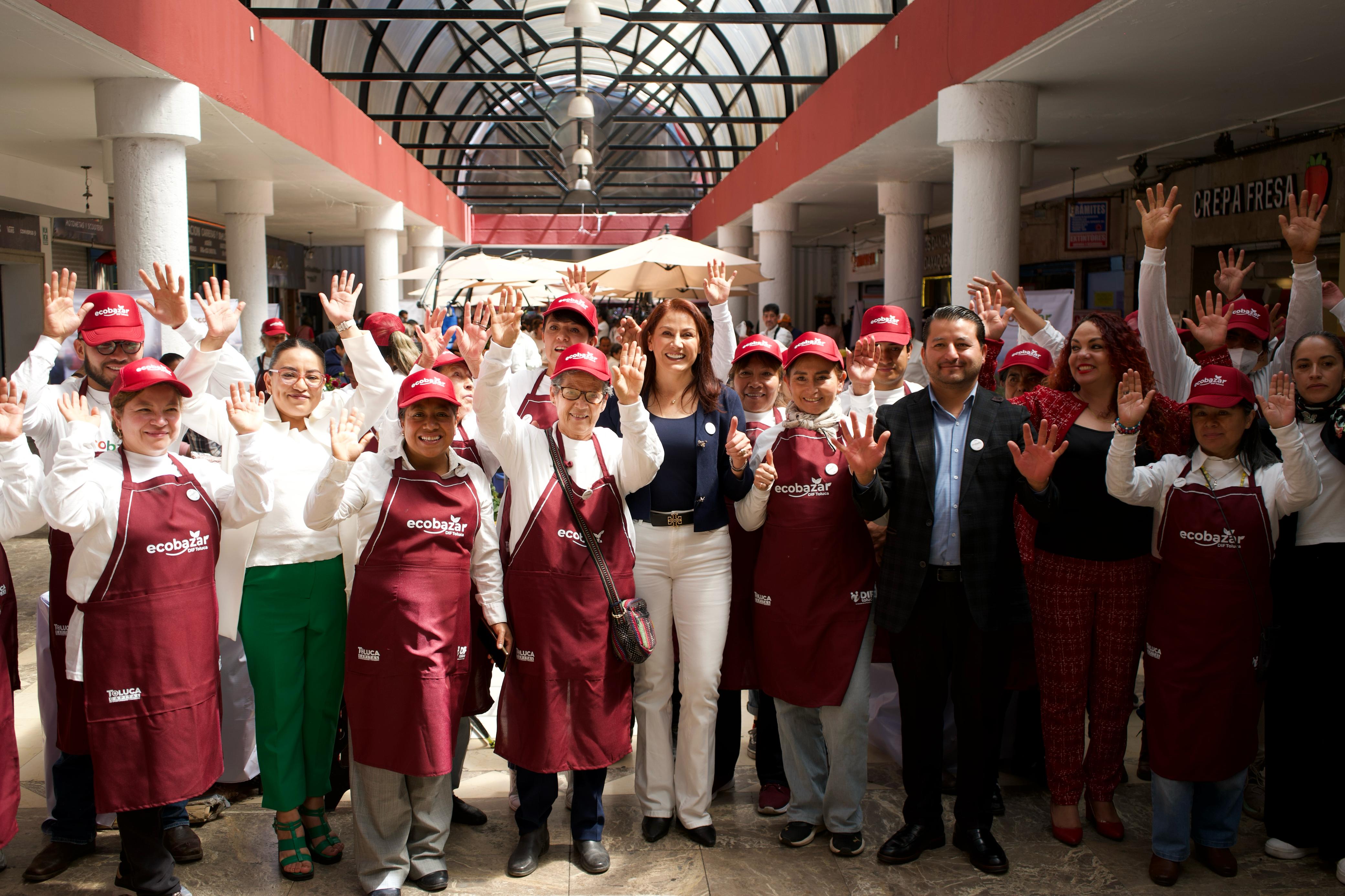 Renuevan identidad de productores del Ecobazar DIF Toluca orientado a fortalecer el consumo local