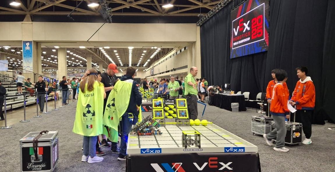 Muestran estudiantes toluqueños talento y dedicación en competencia mundial de robótica