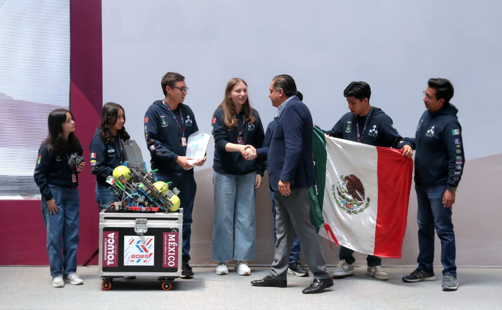 Propone Ricardo Moreno otorgar presea a equipo toluqueño de robótica
