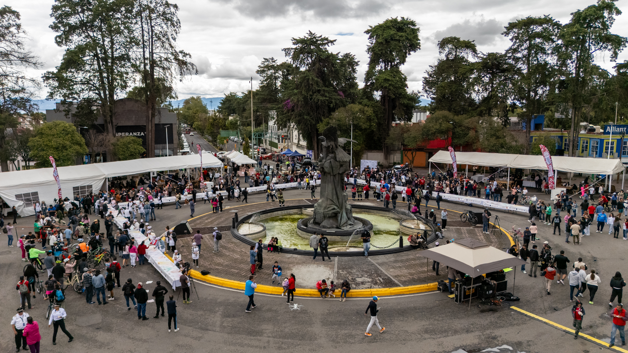 Rompe Toluca récord con la torta de chorizo más grande del mundo