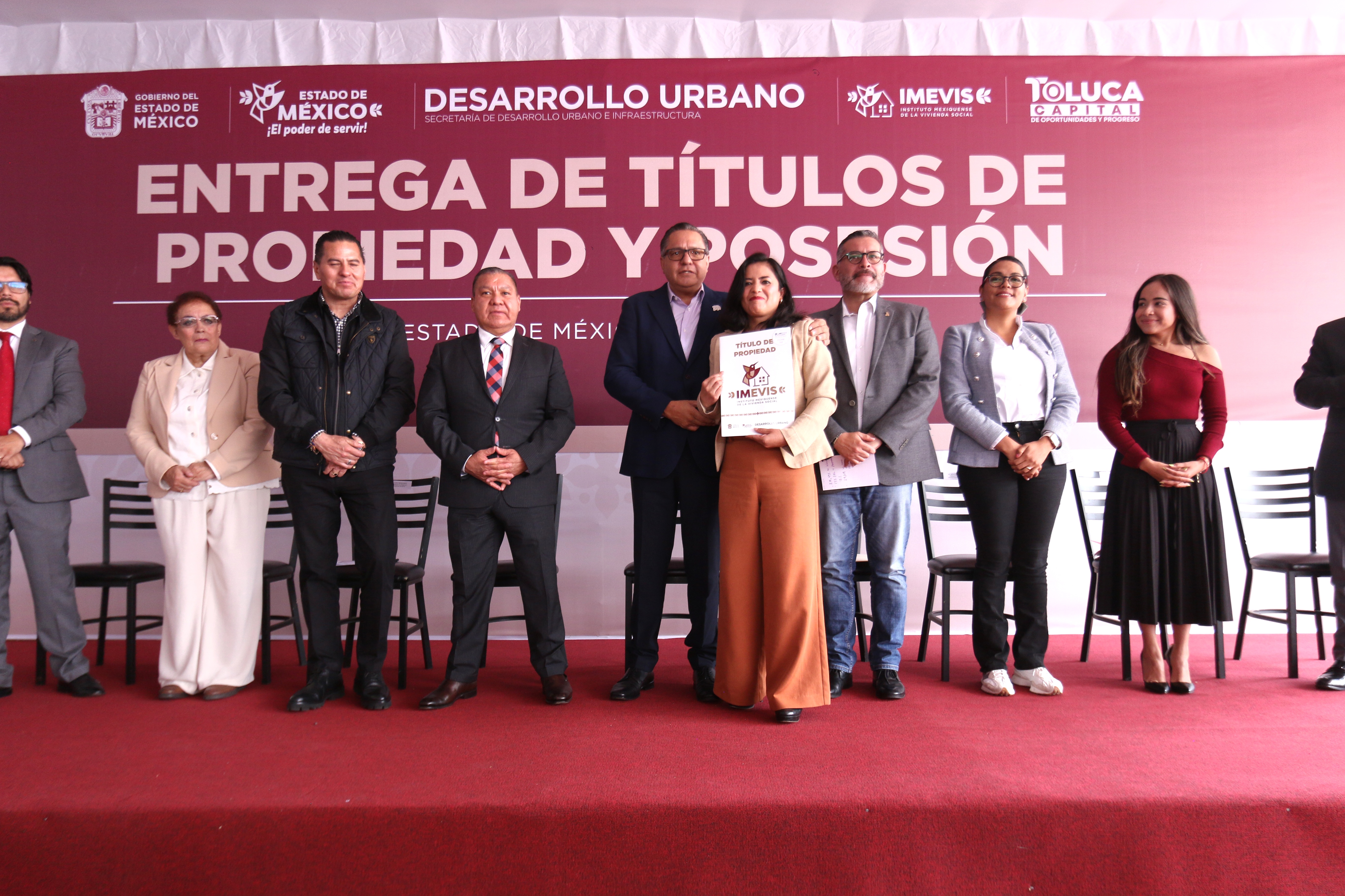 Entrega Gobierno Municipal e IMEVIS 111 títulos de propiedad para dar seguridad a familias toluqueñas