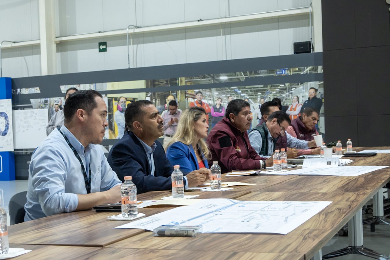 Gestiona Ricardo Moreno con gobierno estatal la mejorar de infraestructura en zona industrial de Toluca