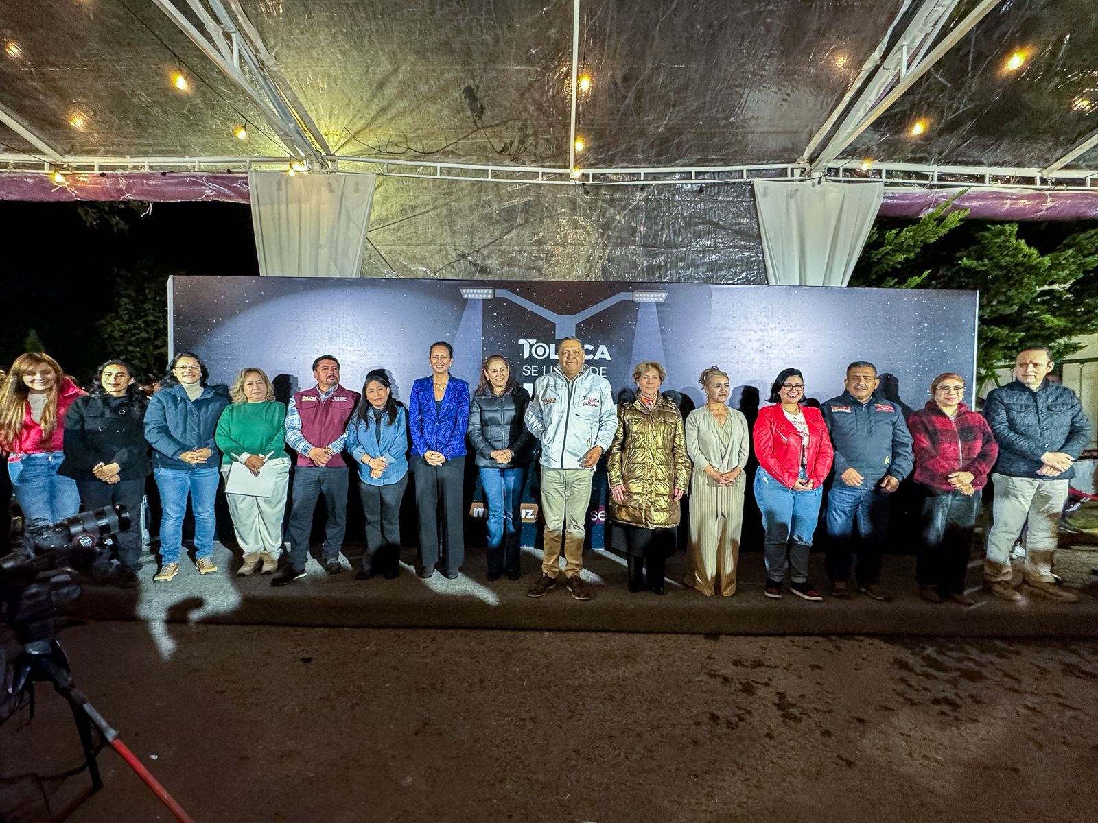 Mujeres y adultos mayores, principales beneficiarios del programa  Toluca Capital se llena de luz