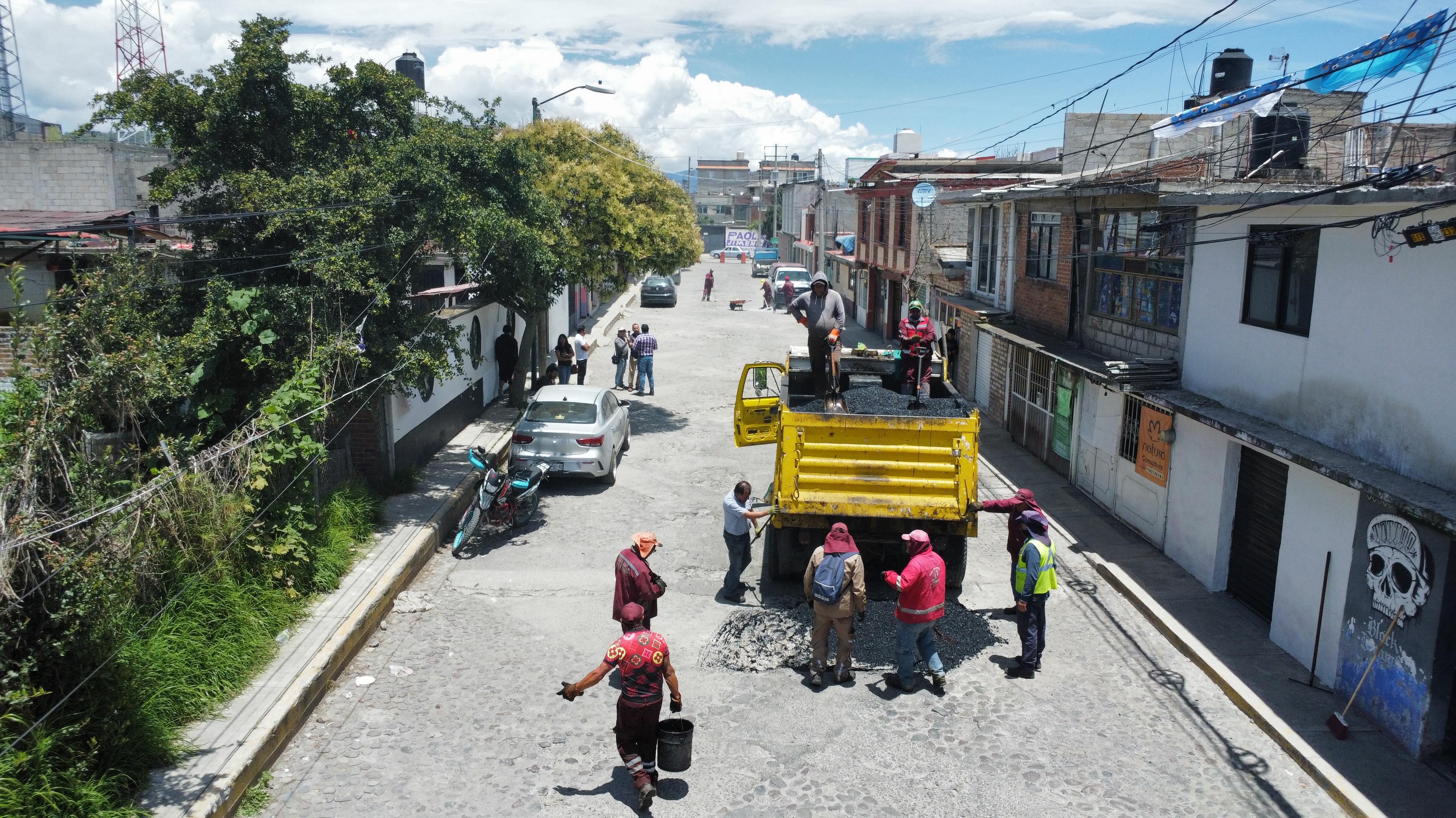 Atiende el gobierno de Toluca solicitudes emergentes de bacheo y taponamientos de alcantarillado