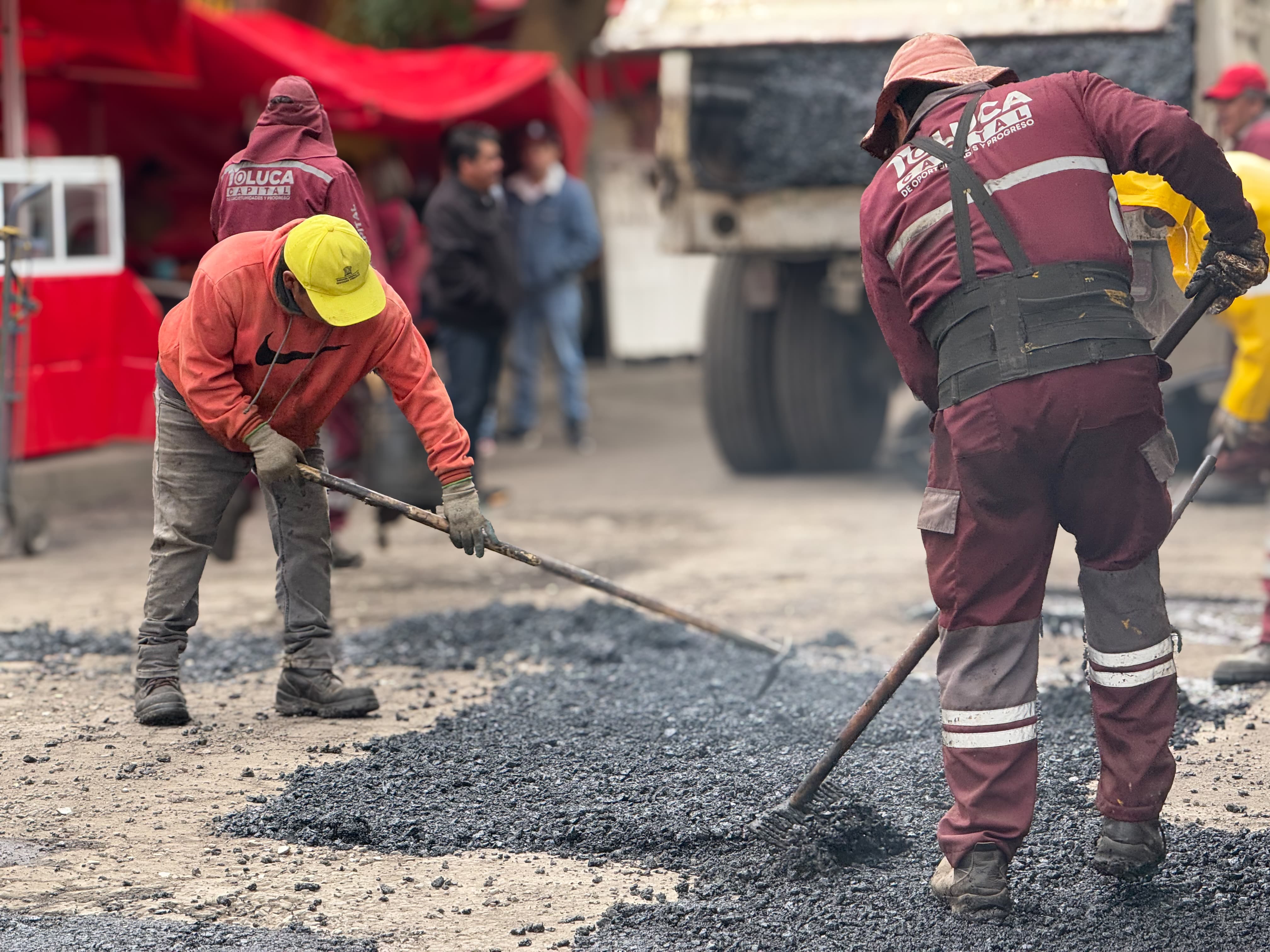Inician Gobierno de Toluca y Junta de Caminos trabajos de bacheo en vialidades de gran flujo vehicular