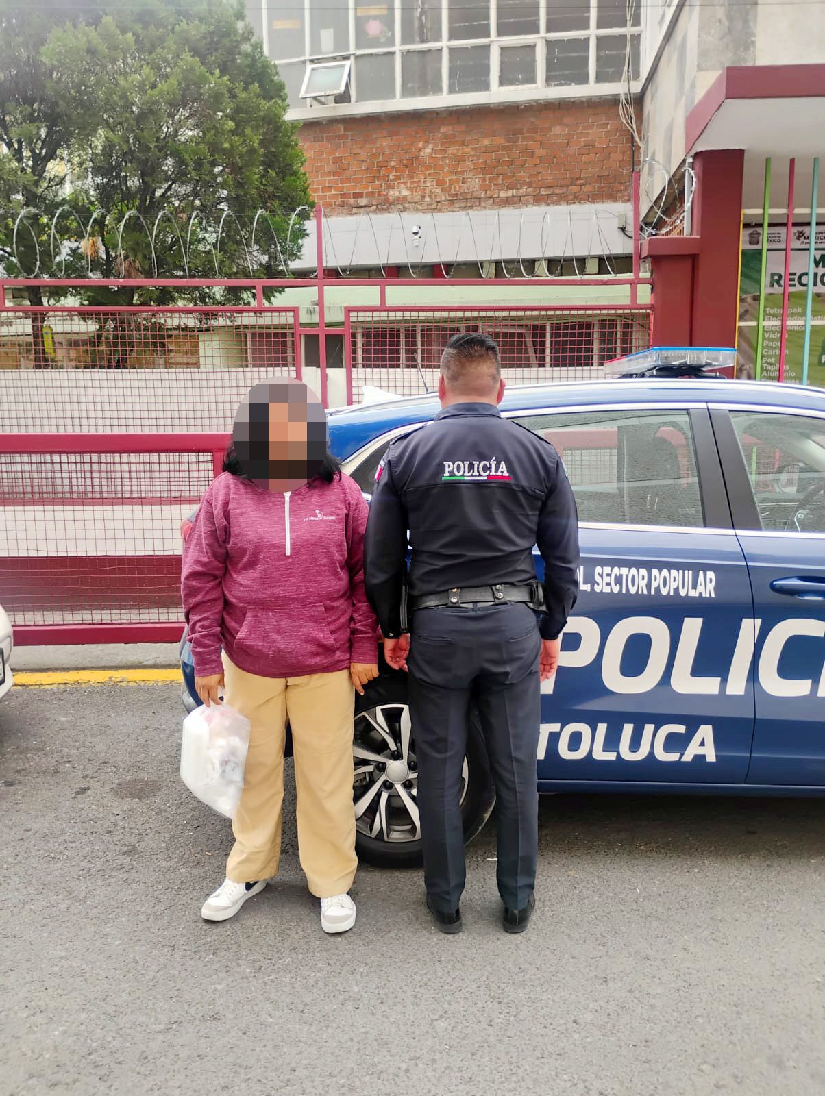 Arrojar residuos en la calle lleva a una ciudadana ante el Juez Cívico de Toluca
