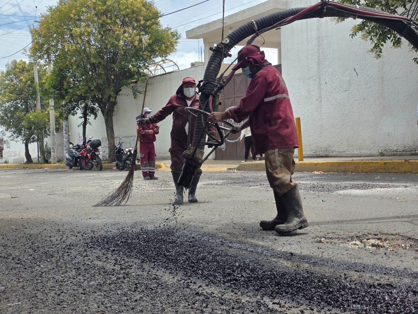 Continúan trabajos de bacheo en distintas zonas de Toluca