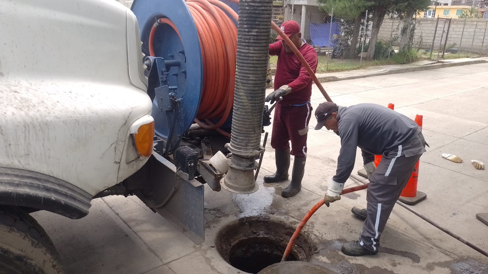 Refuerza Gobierno municipal limpieza de rejillas, canales y drenaje para evitar encharcamientos