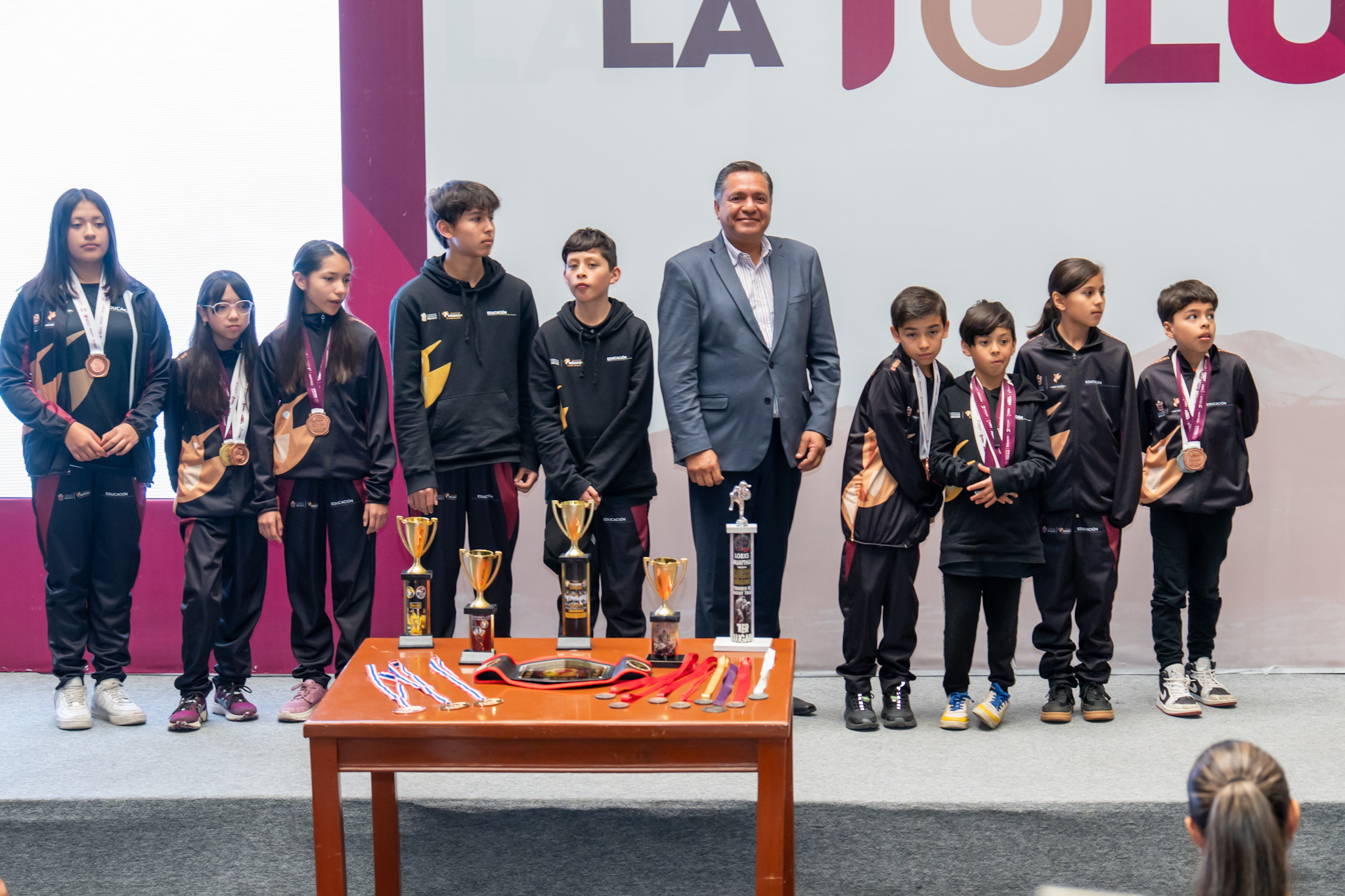 Reconoce Toluca a atletas destacados en Bádminton, Natación y Muay Thai