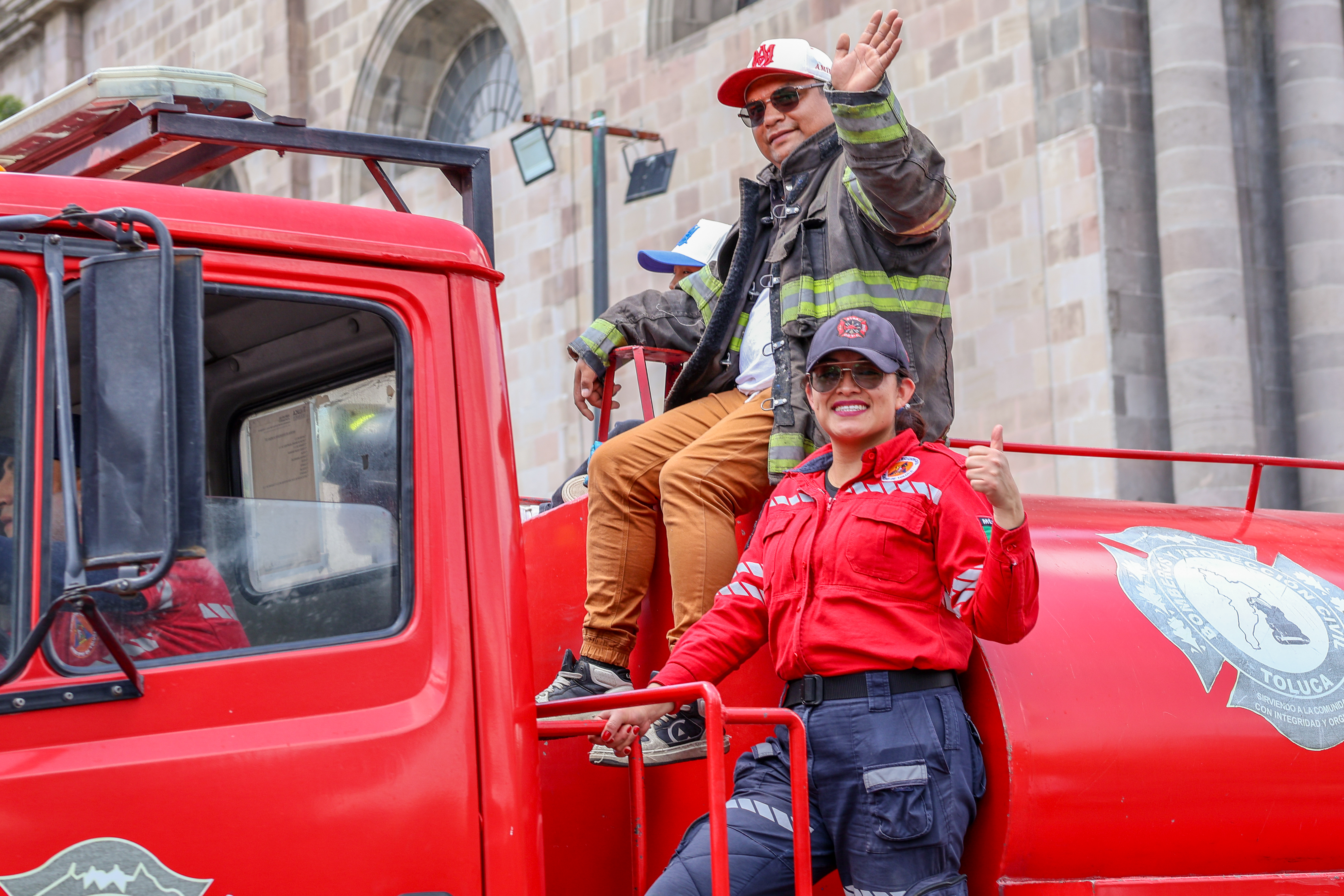 Son bomberos de Toluca héroes sin capa que protegen a la población