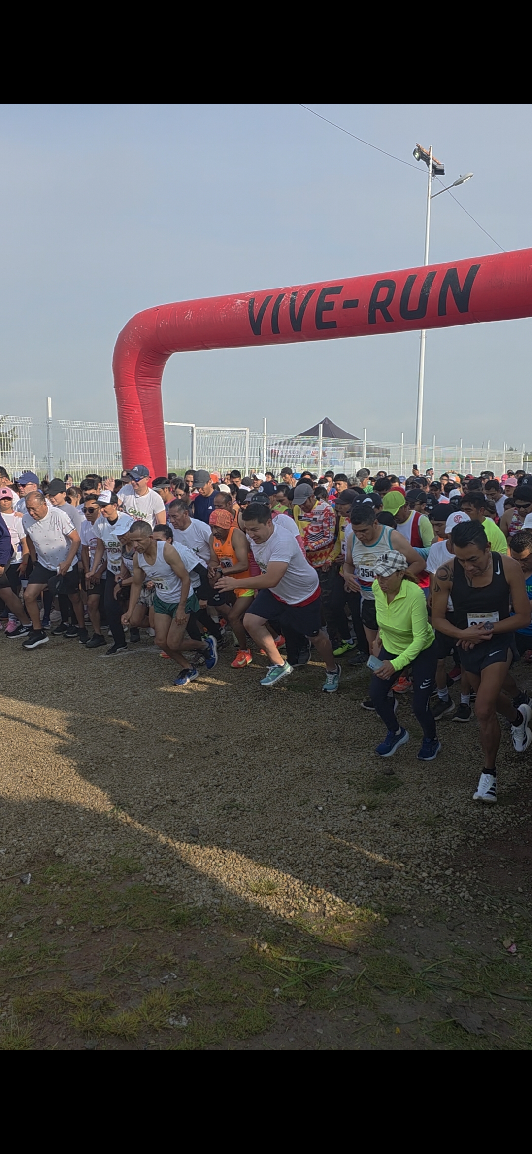 Participan jóvenes en rodada y carrera por la paz y contra las adicciones