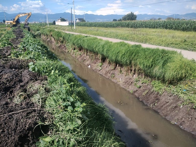 Limpia Gobierno municipal canales a cielo abierto, sistemas de drenaje y alcantarillado en delegaciones y colonias de la ciudad