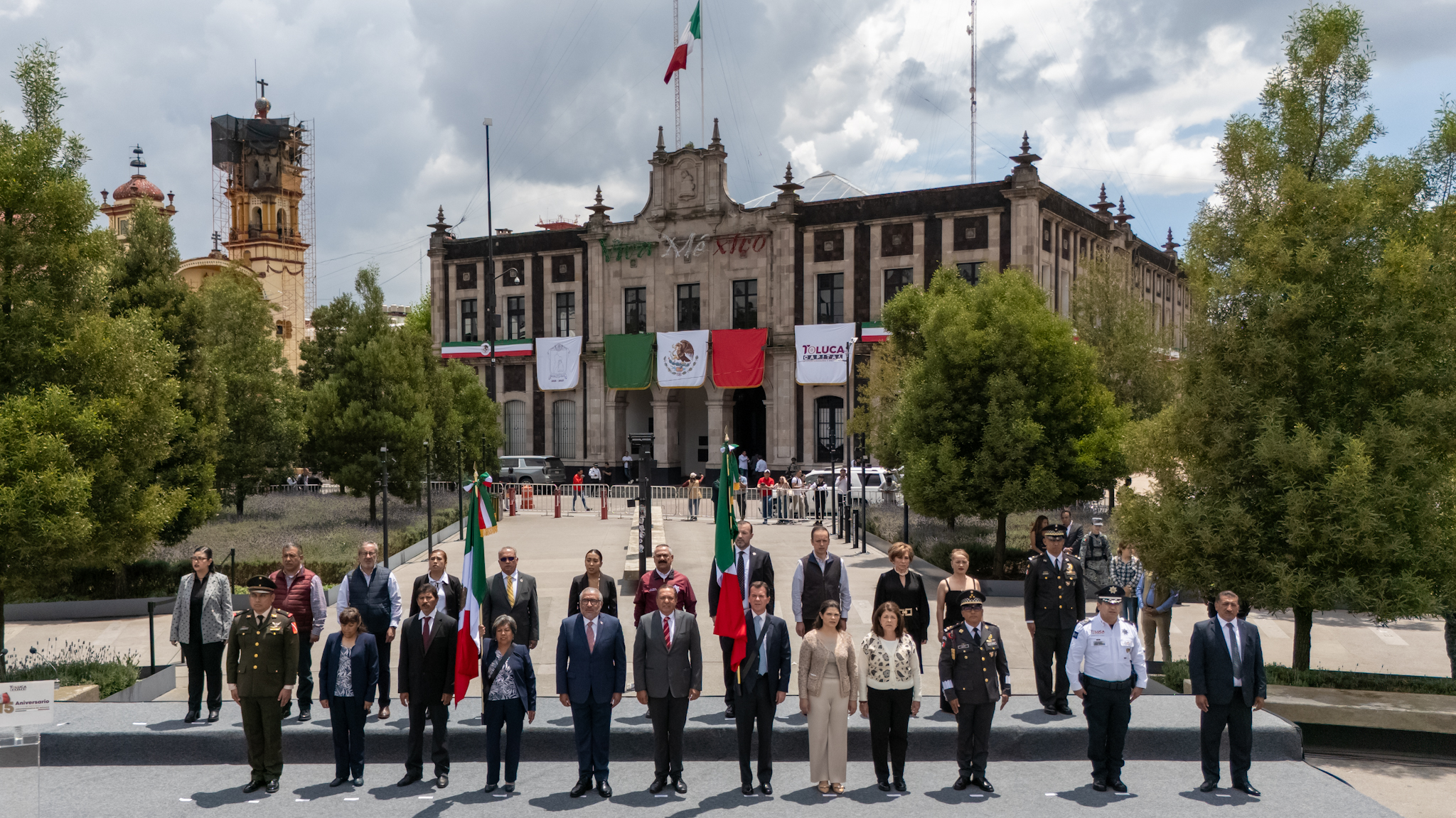 Abandera Ricardo Moreno a autoridades auxiliares de Toluca