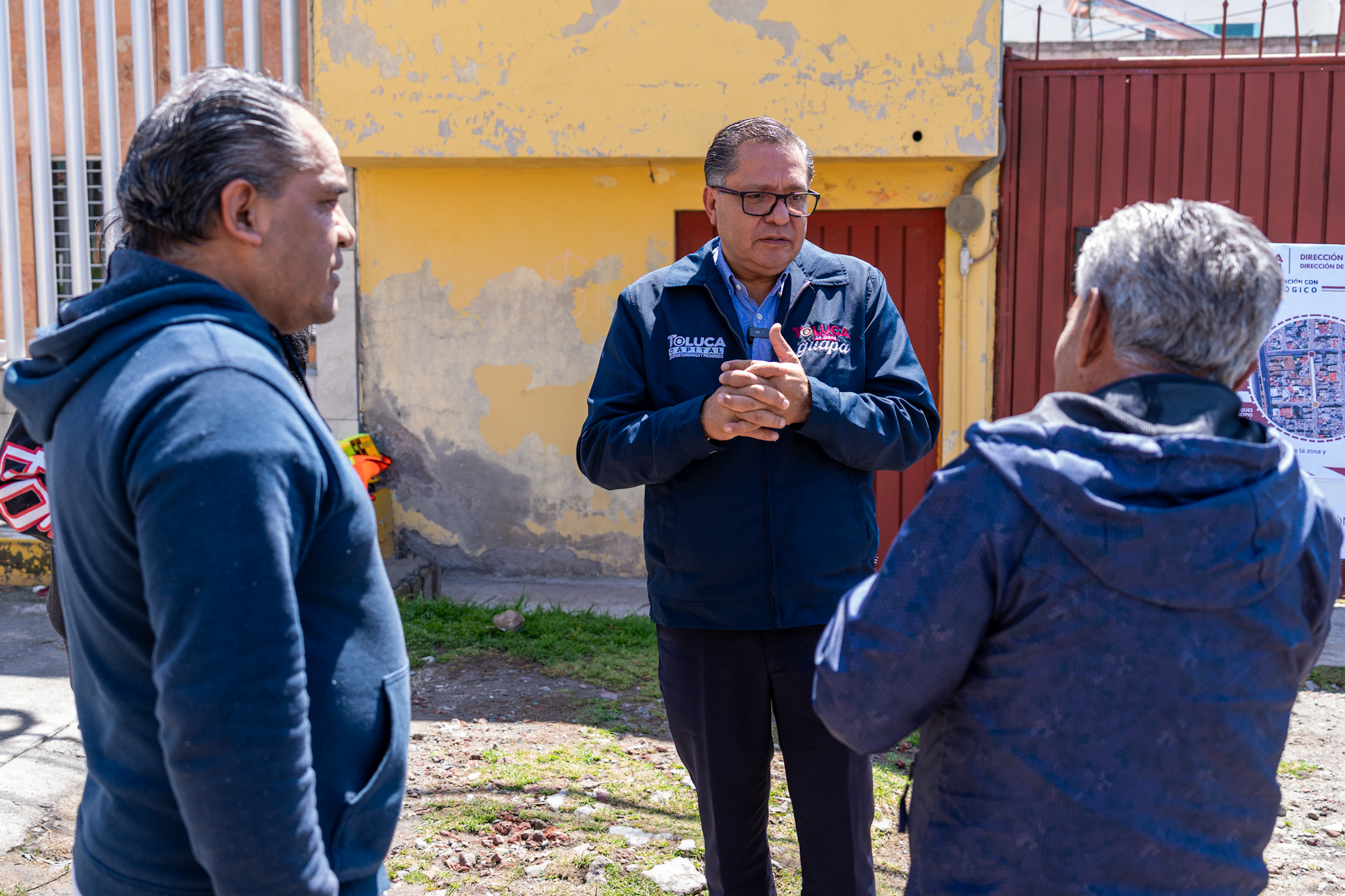 Supervisa Ricardo Moreno repavimentación de calle Parque Popocatépetl en Toluca