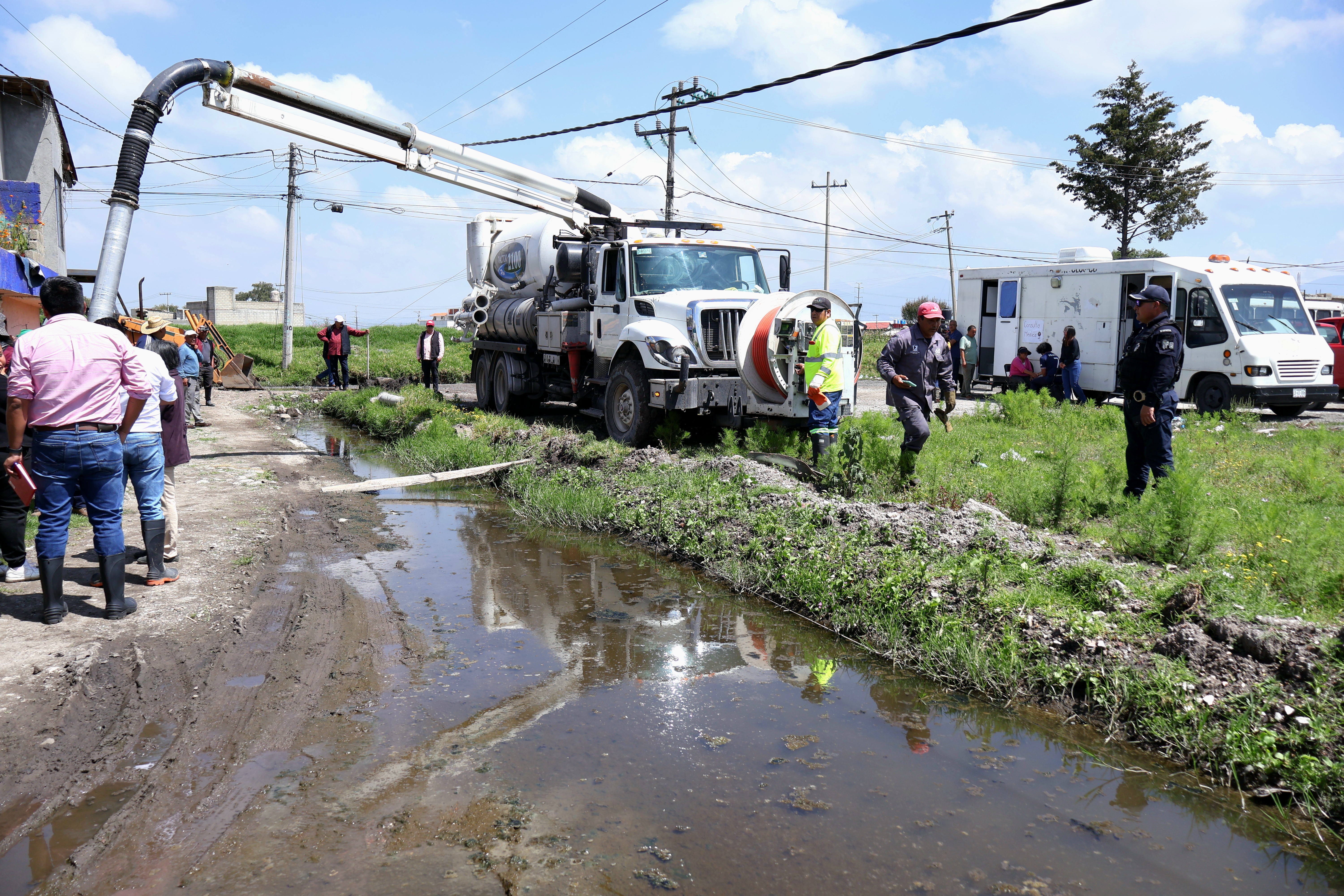 Llama Ricardo Moreno a no tirar basura para prevenir inundaciones