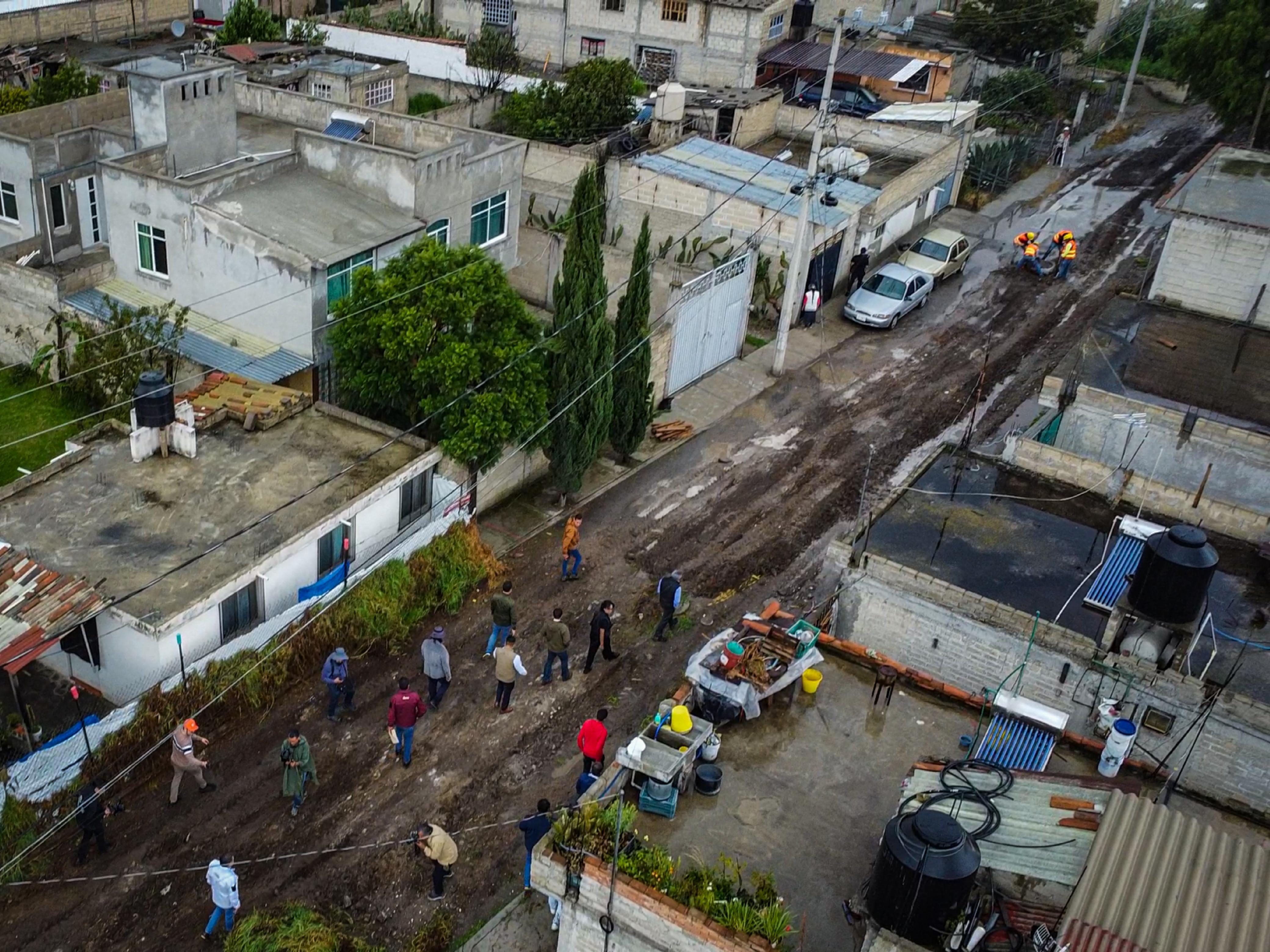 Empieza pavimentación con nueva tecnología en calle Bicentenario de Huichochitlán