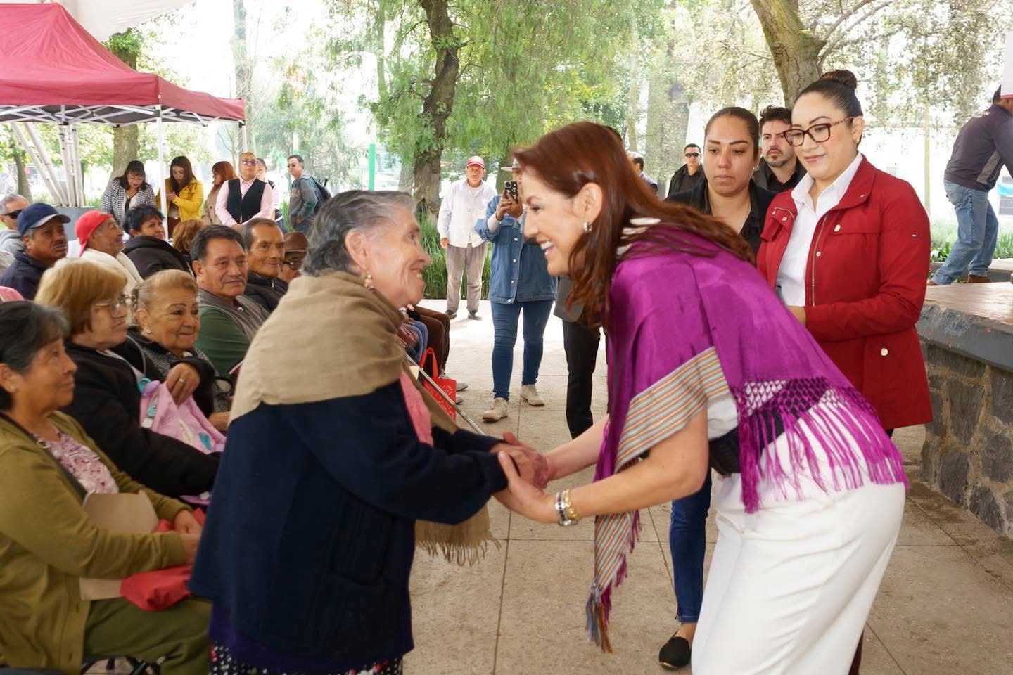 Entrega DIF Toluca 120 auxiliares auditivos a adultos mayores para transformar sus vidas