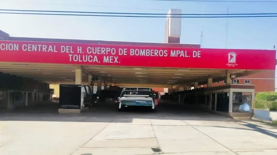 Habilitan Estación Central de Bomberos de Toluca como centro de acopio para damnificados por lluvia