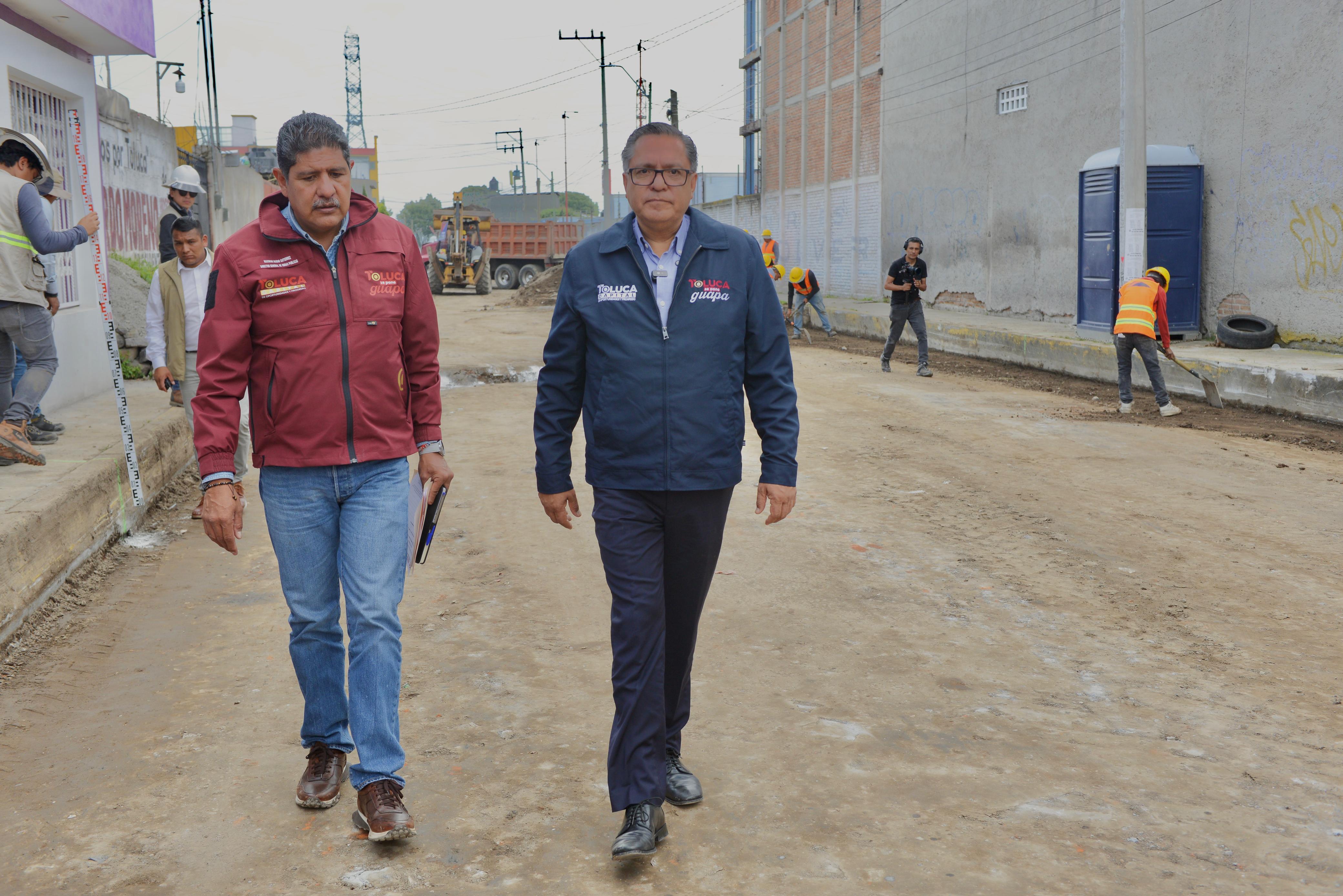 Supervisa Ricardo Moreno aplicación de concreto ecológico en avenidas de Toluca
