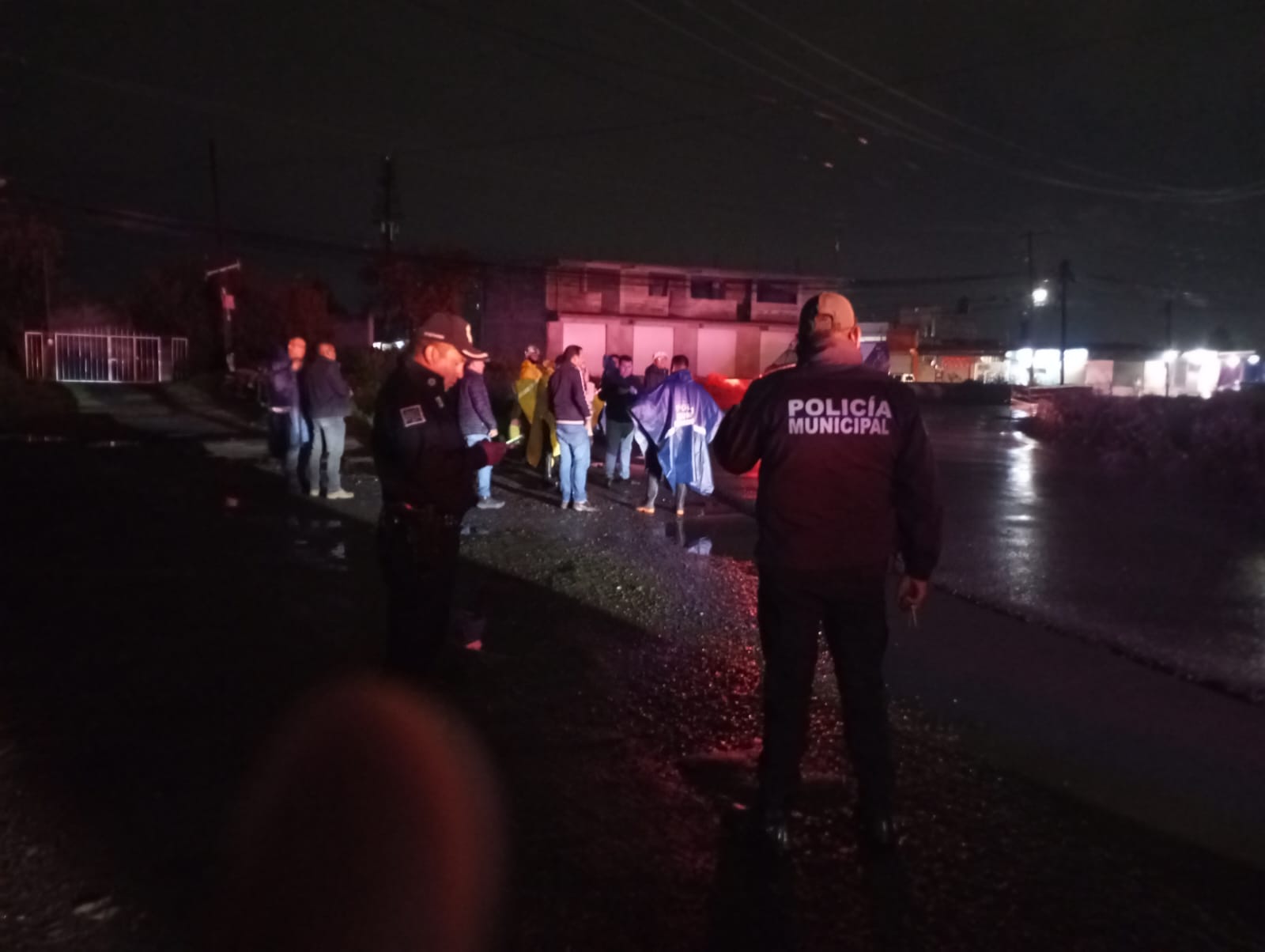 Rescatan Toluca y Otzolotepec a dos personas tras caída en el río Verdiguel