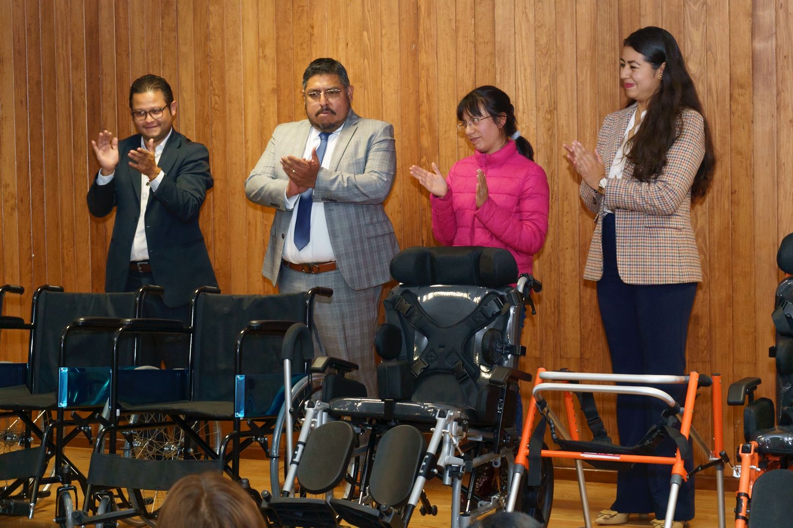 Entrega DIF Toluca a personas con discapacidad apoyos funcionales