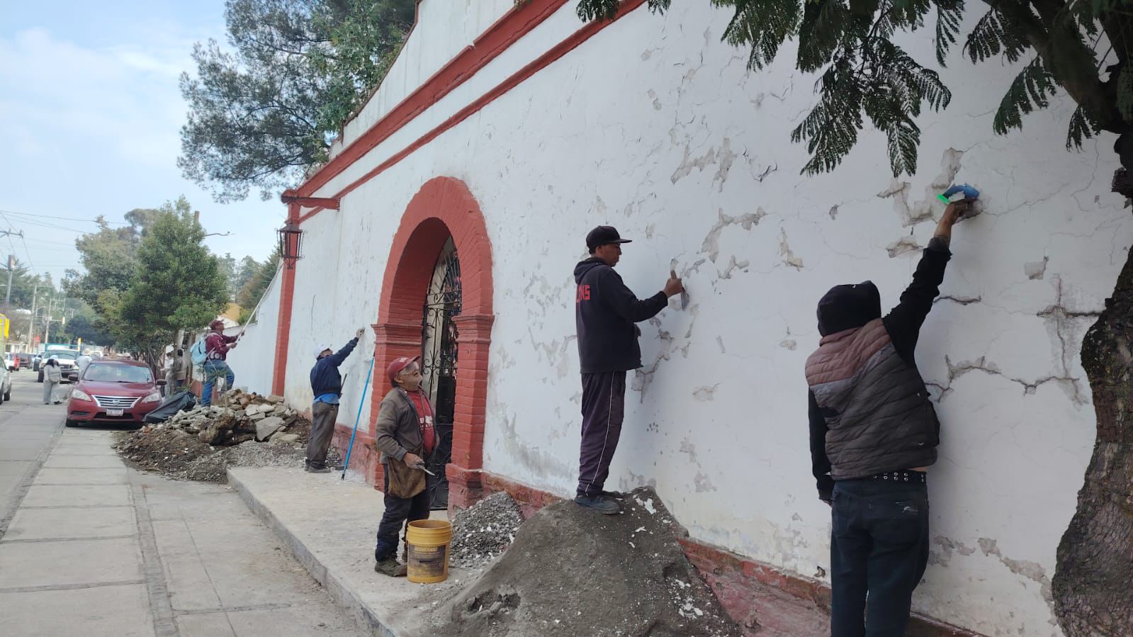 Embellecen servidores municipales espacios públicos y panteones