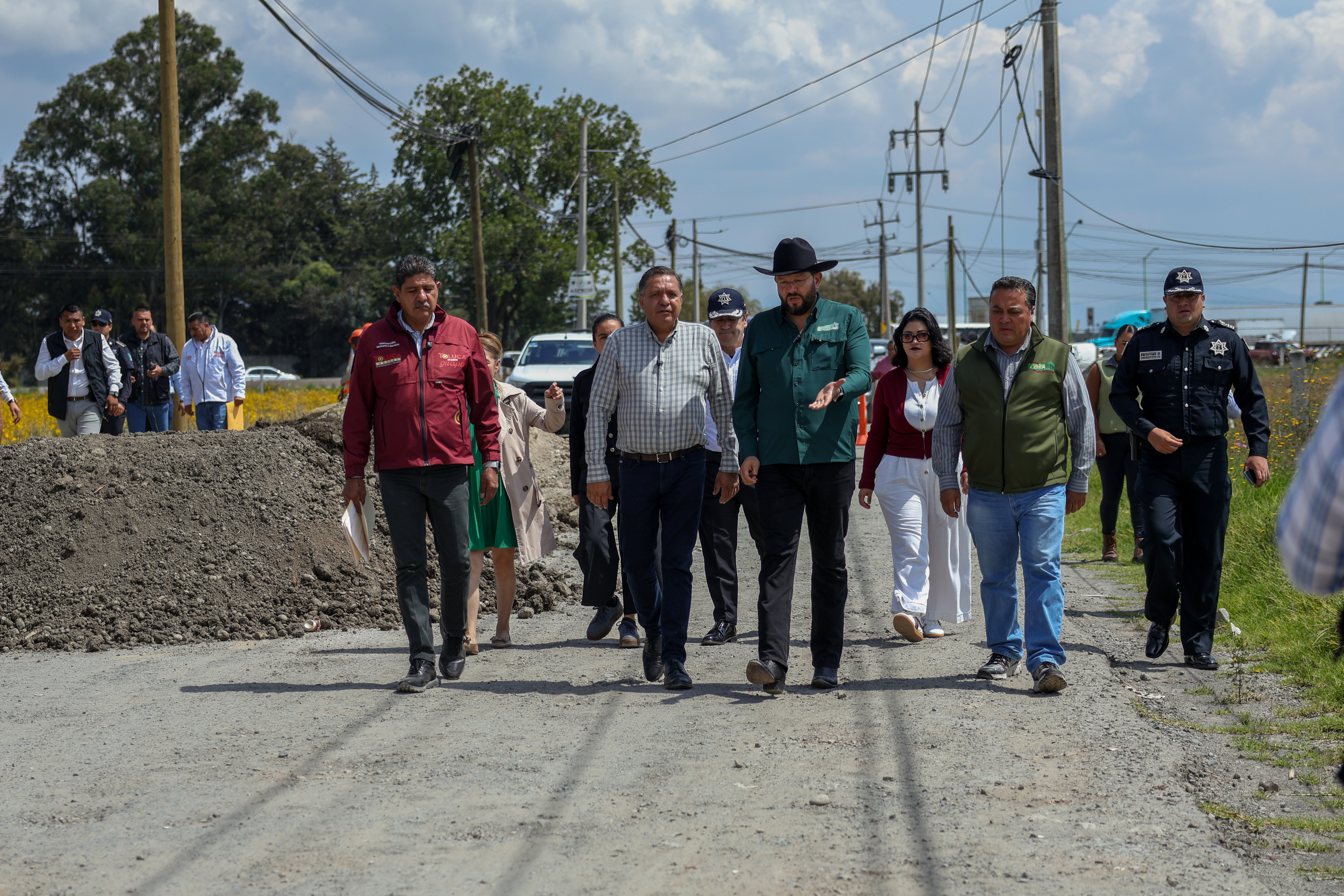 Inician gobiernos municipales de Toluca y Almoloya de Juárez rehabilitación del camino principal de Mina México
