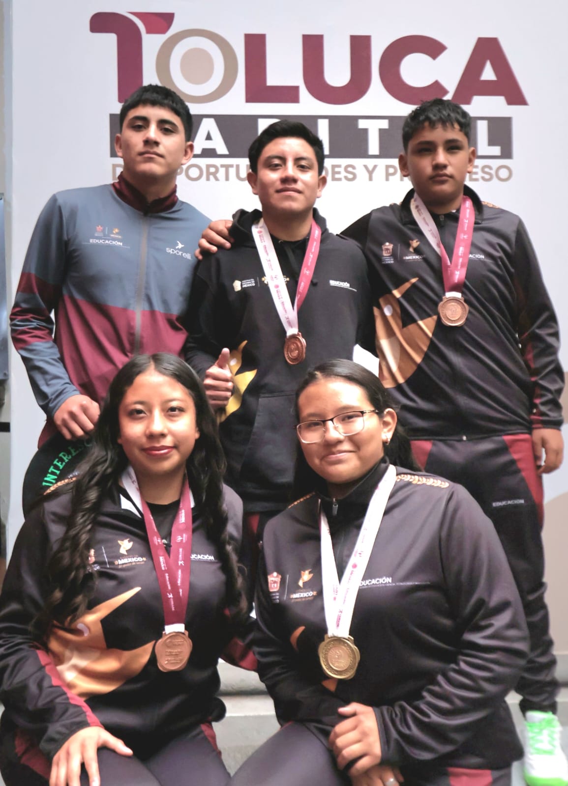 Reconoce Toluca a destacados deportistas en pelota vasca y futbol americano
