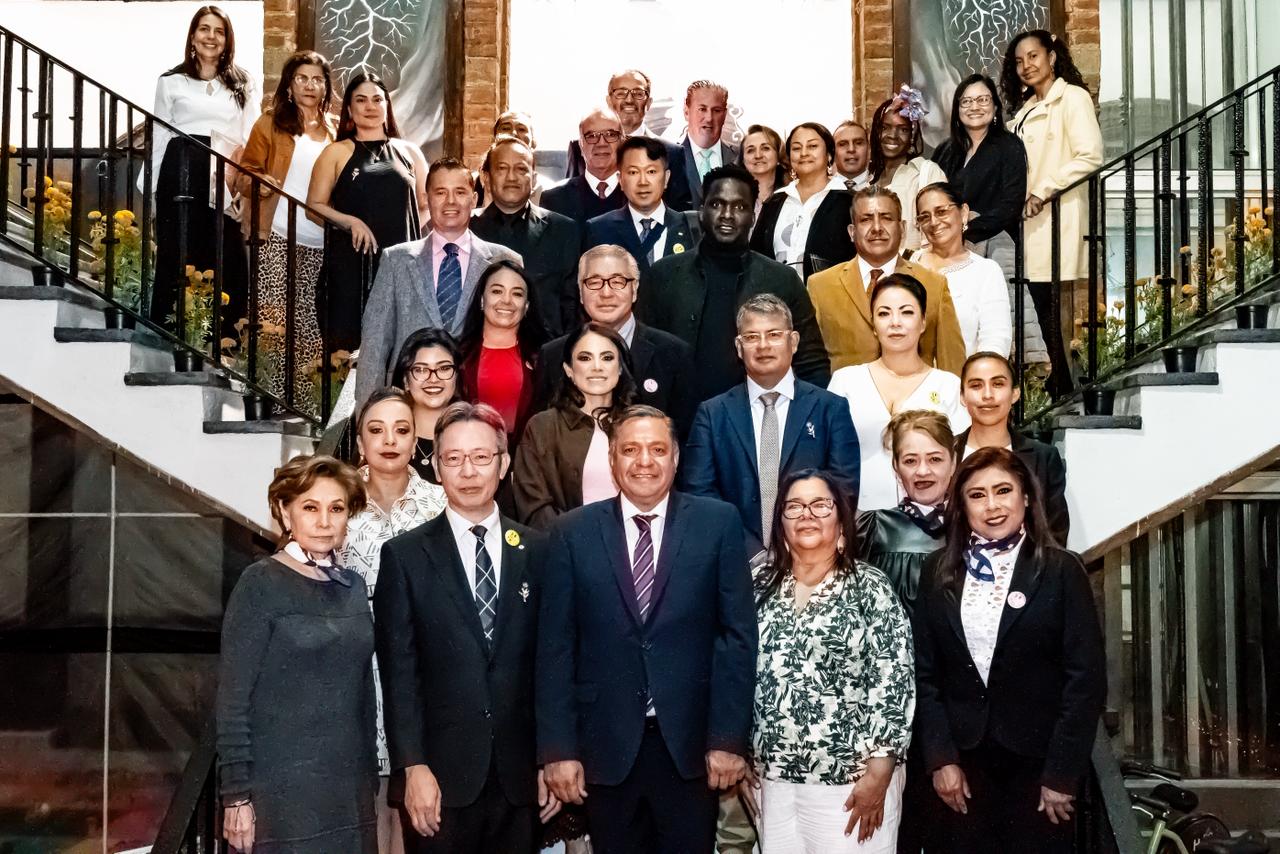 WhatsApp Image 2025-10-30 at 2.25.26 PM (1) Declara Toluca Visitantes Distinguidos al vicealcalde de Saitama y a la presidenta de ASOMACETAS de Cali