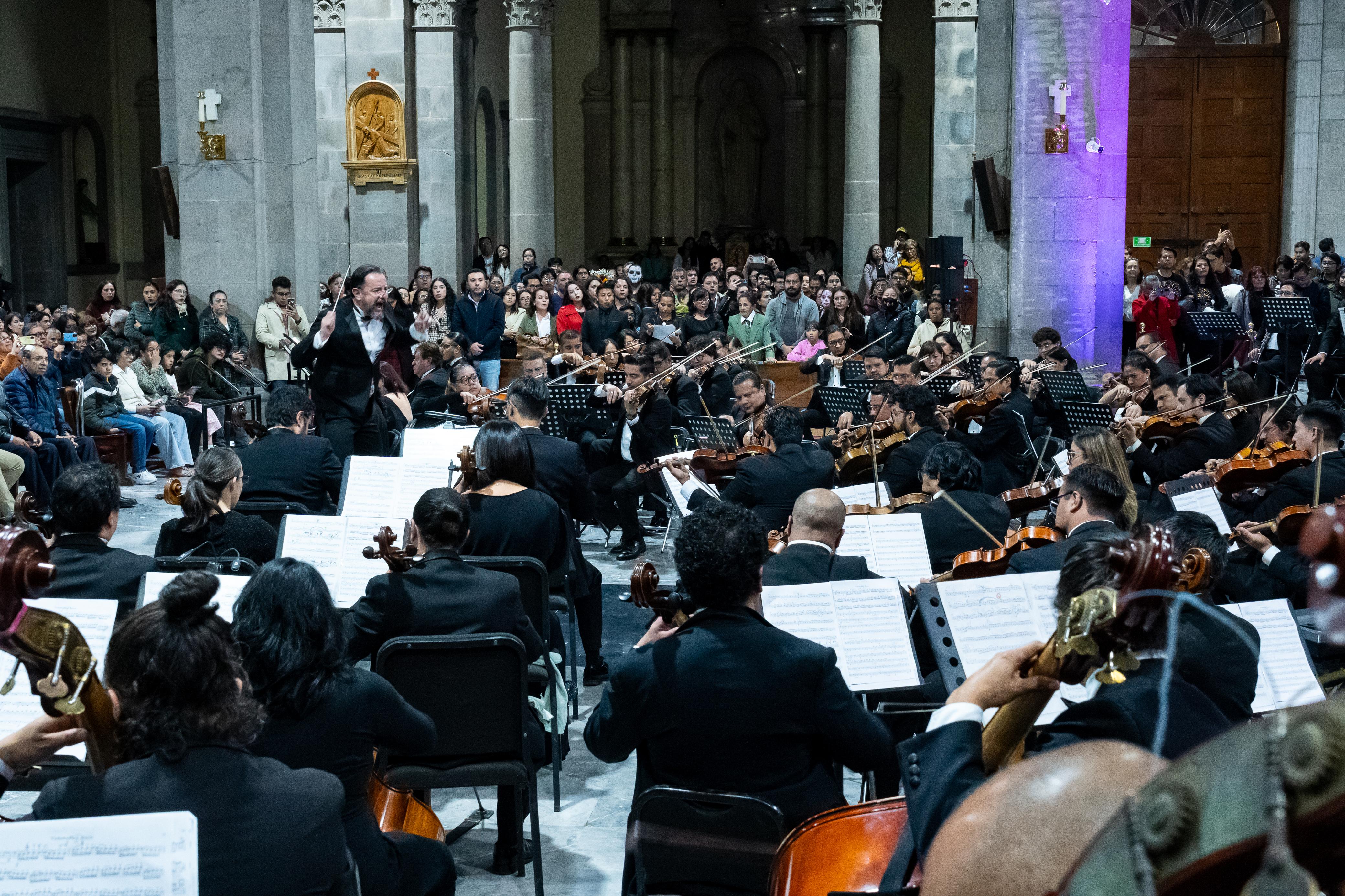 WhatsApp Image 2025-10-31 at 10.21.51 AM Ofrece OFiT emotiva noche llena de memoria, música y cariño que trasciende la vida y muerte