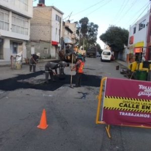Avanza Toluca en rehabilitación de calles con acciones de bacheo en beneficio de la población