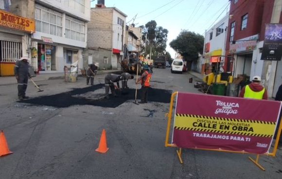 1efb42cc-8307-4b24-8a37-82a05fe36244 Avanza Toluca en rehabilitación de calles con acciones de bacheo en beneficio de la población
