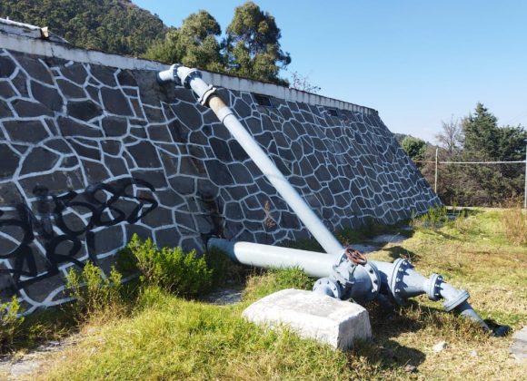 Luego de la rehabilitación del  tanque Apinahuizco, comienza el suministro de agua de manera gradual a las viviendas abastecidas por este caudal
