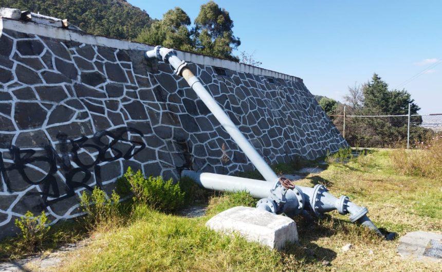 Luego de la rehabilitación del  tanque Apinahuizco, comienza el suministro de agua de manera gradual a las viviendas abastecidas por este caudal