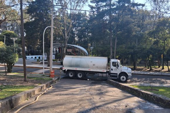 Instruye Gobierno de Toluca abastecimiento emergente de agua en Ciudad Universitaria